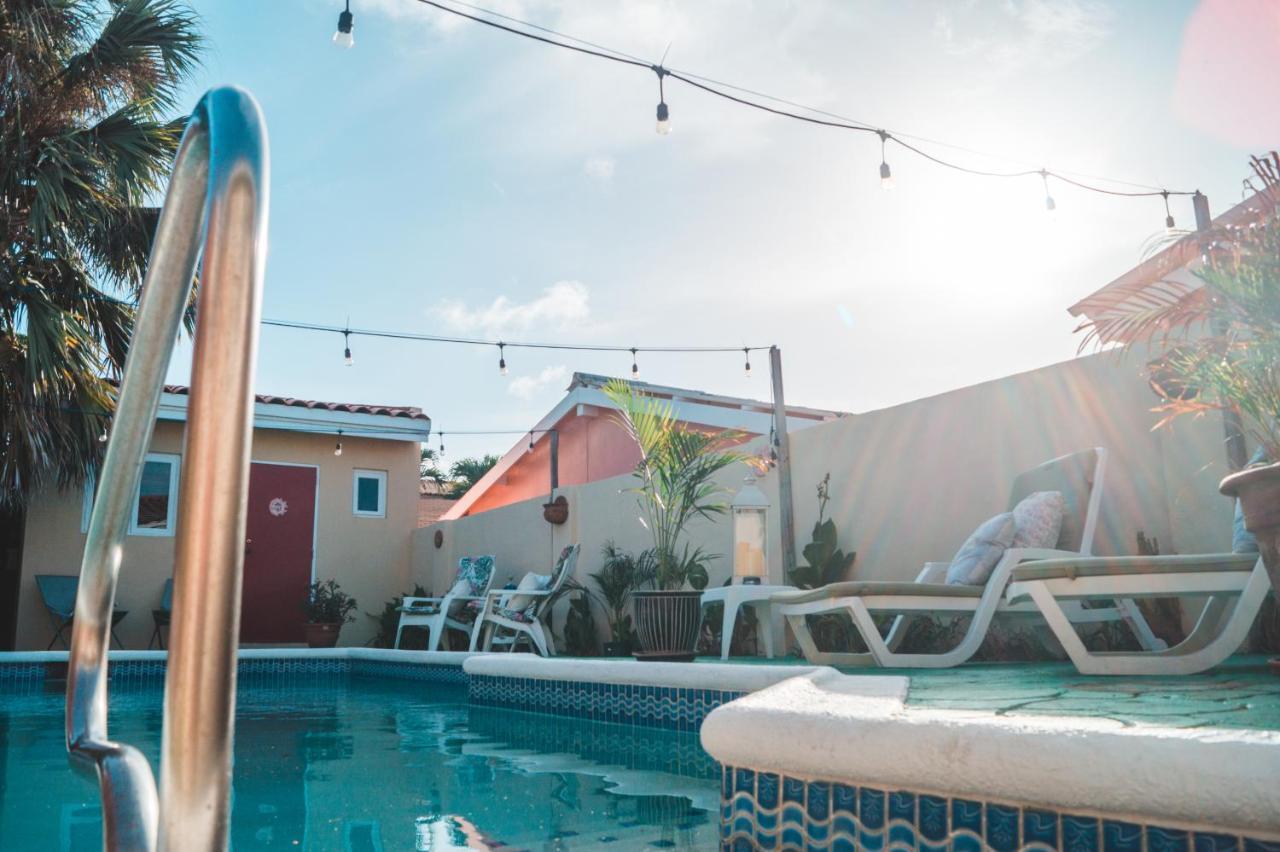 Courtesy Apartments Aruba Oranjestad Exteriör bild